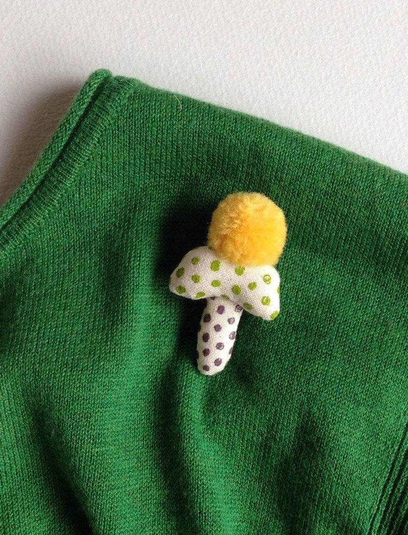 Mushrooms brooch (yellow pom-pom) - 胸针 - 其他材质 黄色