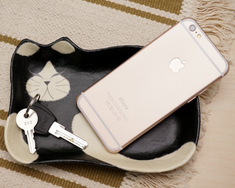 和纸猫咪置物盘-奔驰(黑白猫)大 日本纯手工 杂物盘 饰品收纳盘 小皿 母亲节 礼物 周年庆 - 摆饰 - 纸 黑色