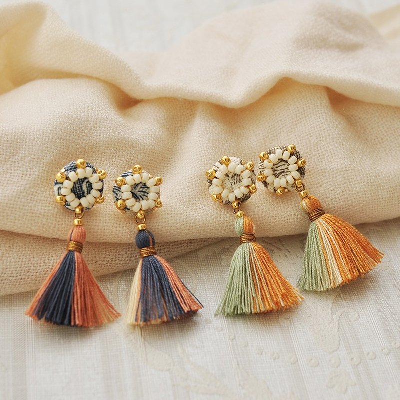 花结流苏耳针耳环/ Rosette tassel pierced earring - 耳环/耳夹 - 其他材质 多色