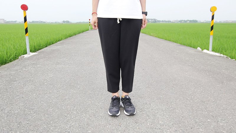 "H-ZOO" 黑色上宽下窄抽绳九分裤 - （ 只剩S号 ) - 女装长裤 - 其他材质 黑色