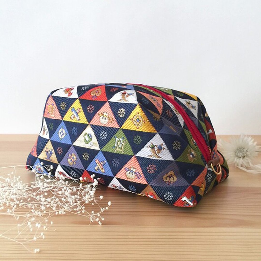 Pouch with Japanese Traditional Pattern, Kimono (Large) - Gold Brocade - 化妆包/杂物包 - 其他材质 蓝色