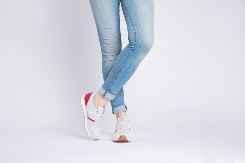 宝特瓶制休闲鞋  La Champenoise 复古慢跑鞋   浅灰色  女生款 - 女款休闲鞋 - 环保材料 灰色