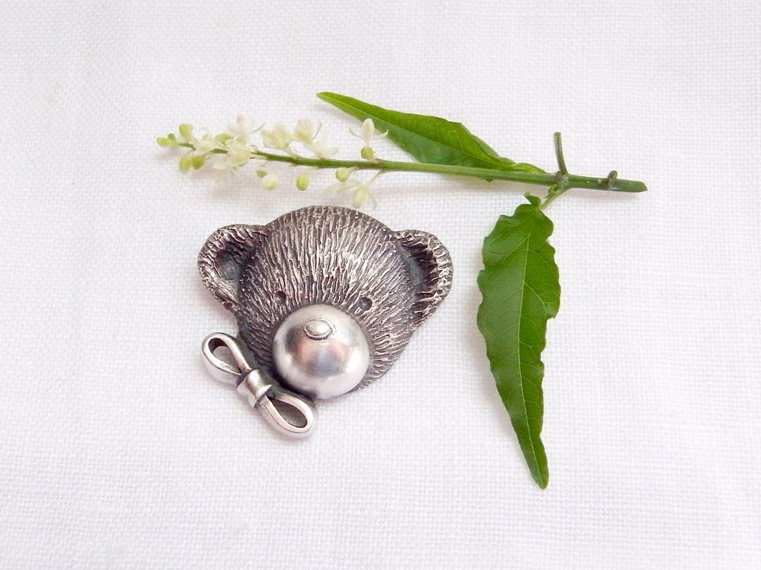 蝴蝶结泰迪熊 Teddy bear-纯银项链坠子//手工限量--(含18寸银链) - 项链 - 银 灰色