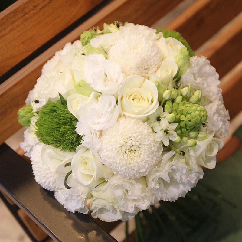 漫花草-白绿色系新娘捧花 定制化婚礼捧花 欧式鲜花捧花 - 胸针 - 植物．花 白色