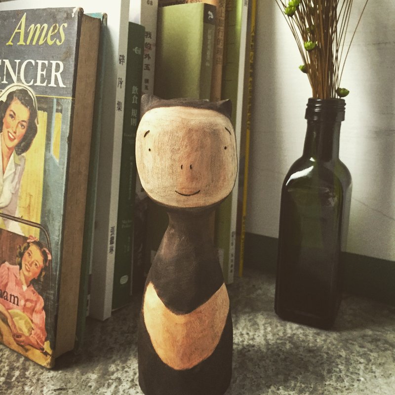 樟树木雕创作 - 胸前有V字的小黑猫 - 摆饰 - 木头 咖啡色