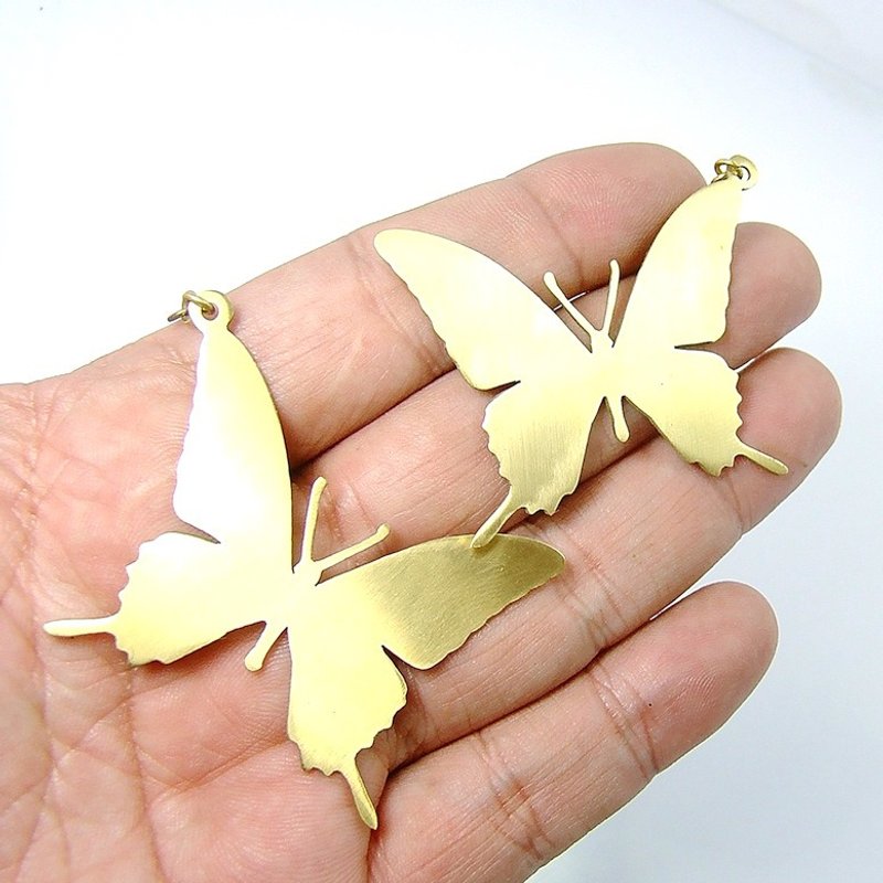 Big Butterfly earring in brass hand sawing - 耳环/耳夹 - 其他金属 
