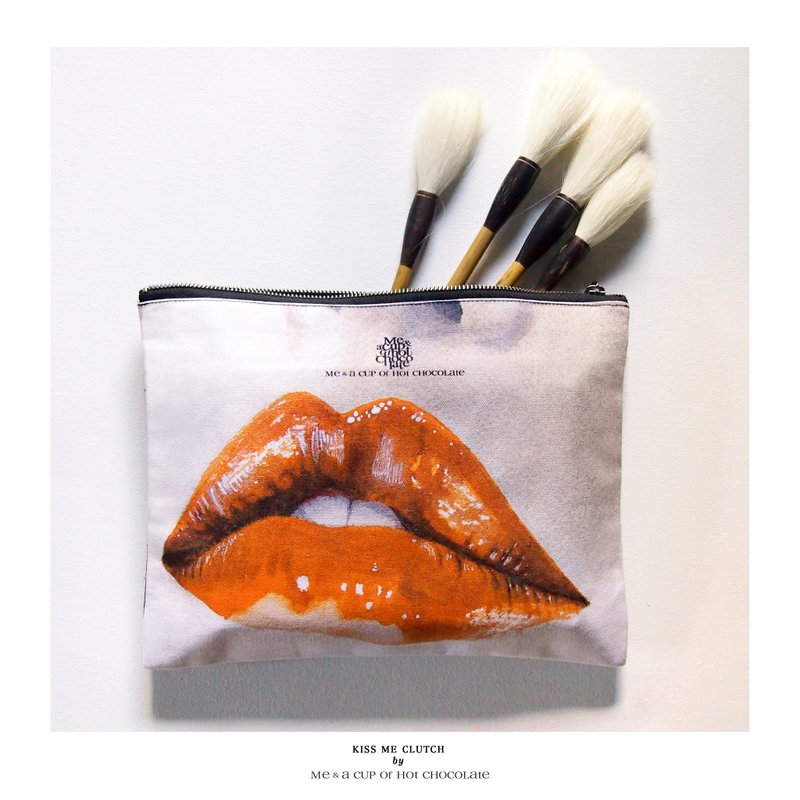 [Me&A Cup of Hot Chocolate] THE RED LIPS/ 红唇订制手拿包 - 手拿包 - 棉．麻 黑色