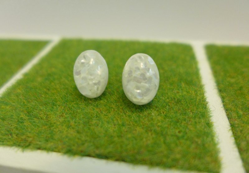 【N.U. Studio】贝壳月光 夹式耳环/针式耳环 - 耳环/耳夹 - 其他金属 白色