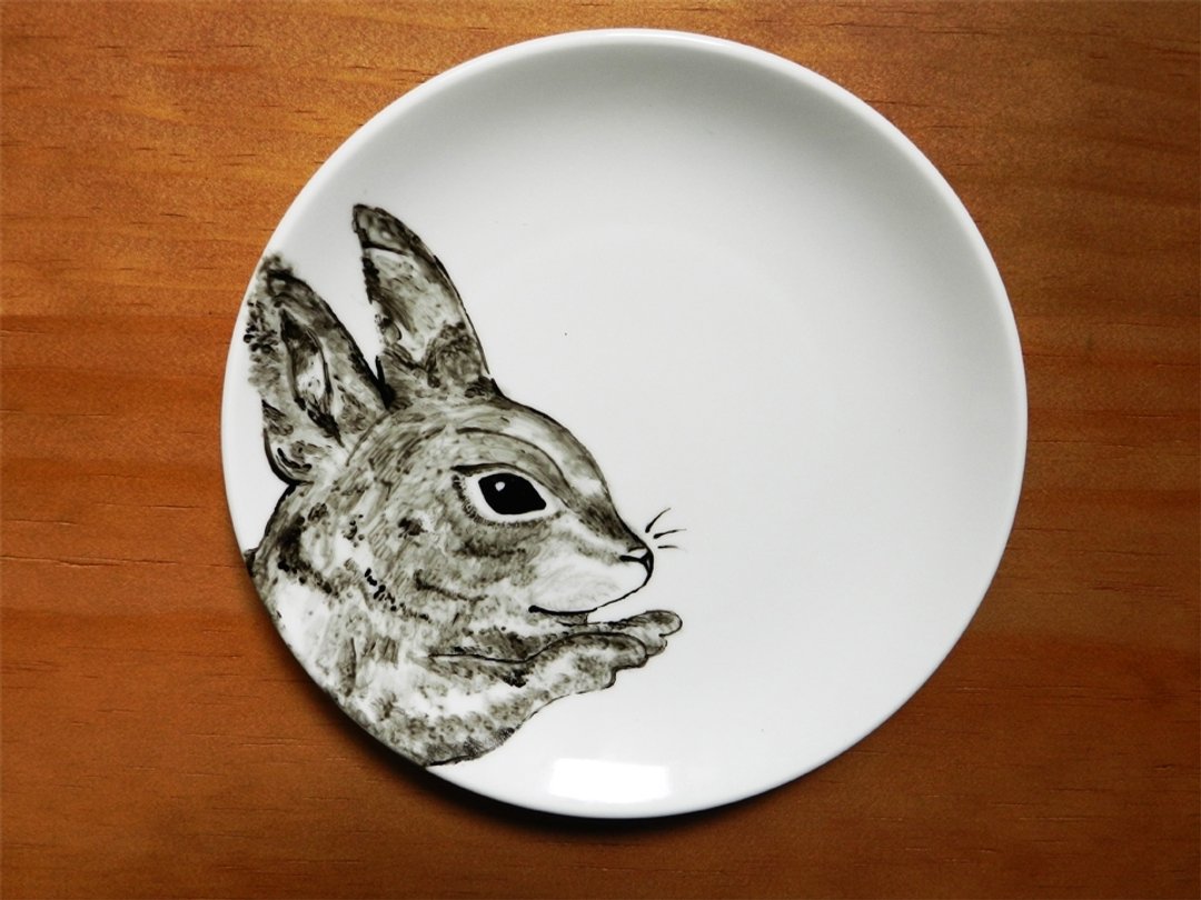 森林小伙伴系列 Finger Rabbit手指兔瓷盘18cm 点心盘 - 盘子/餐盘/盘架 - 其他材质 黑色