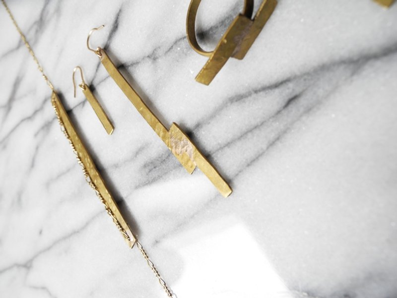 attached /。附生。耳环（耳针式） - 耳环/耳夹 - 其他金属 金色