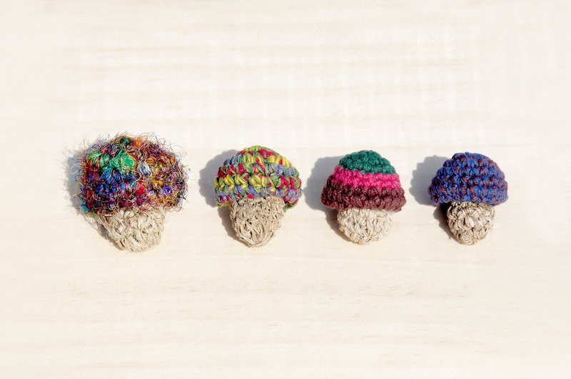 手工编织棉麻胸针 / 别针 - 棉麻纱丽线香菇胸针 ( 两款可挑 ) - 胸针 - 其他材质 多色