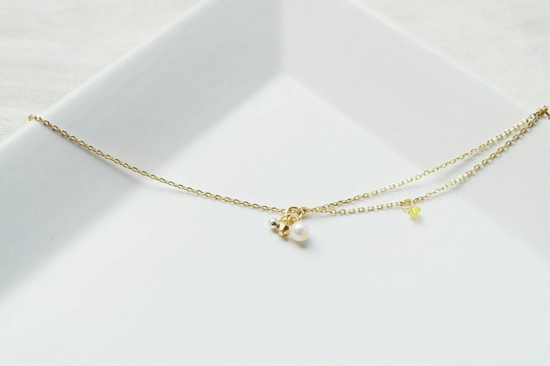 《Birthday Crystal》August 8月 妳的专属生日水晶 不对称极细手链 - 手链/手环 - 宝石 