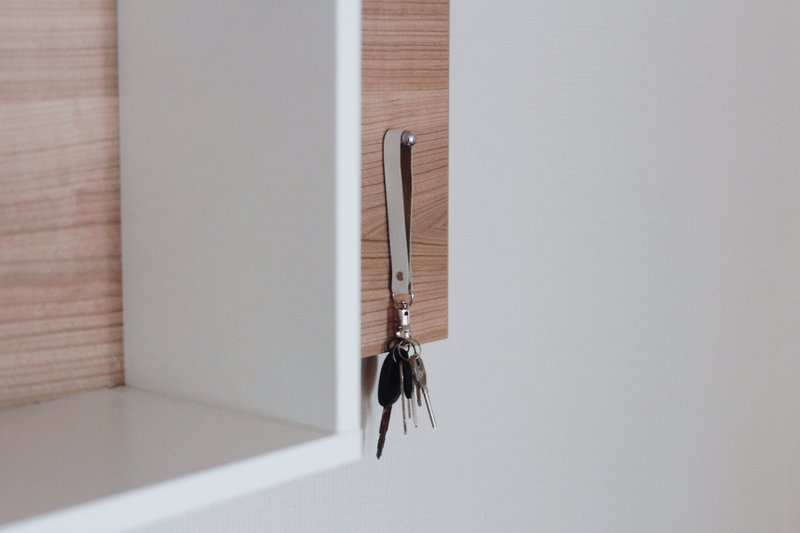  LIM : White leather strap keychain - 钥匙链/钥匙包 - 真皮 白色