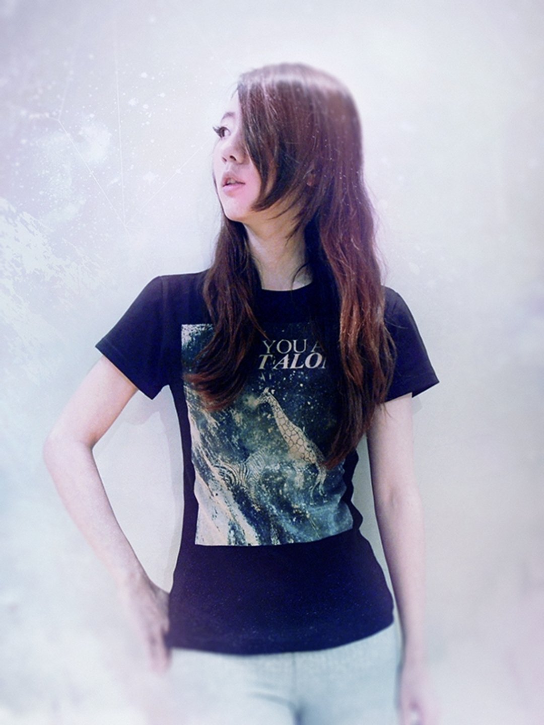 YOU ARE NOT ALONE / T-Shirt (黑) - 女装 T 恤 - 其他材质 黑色