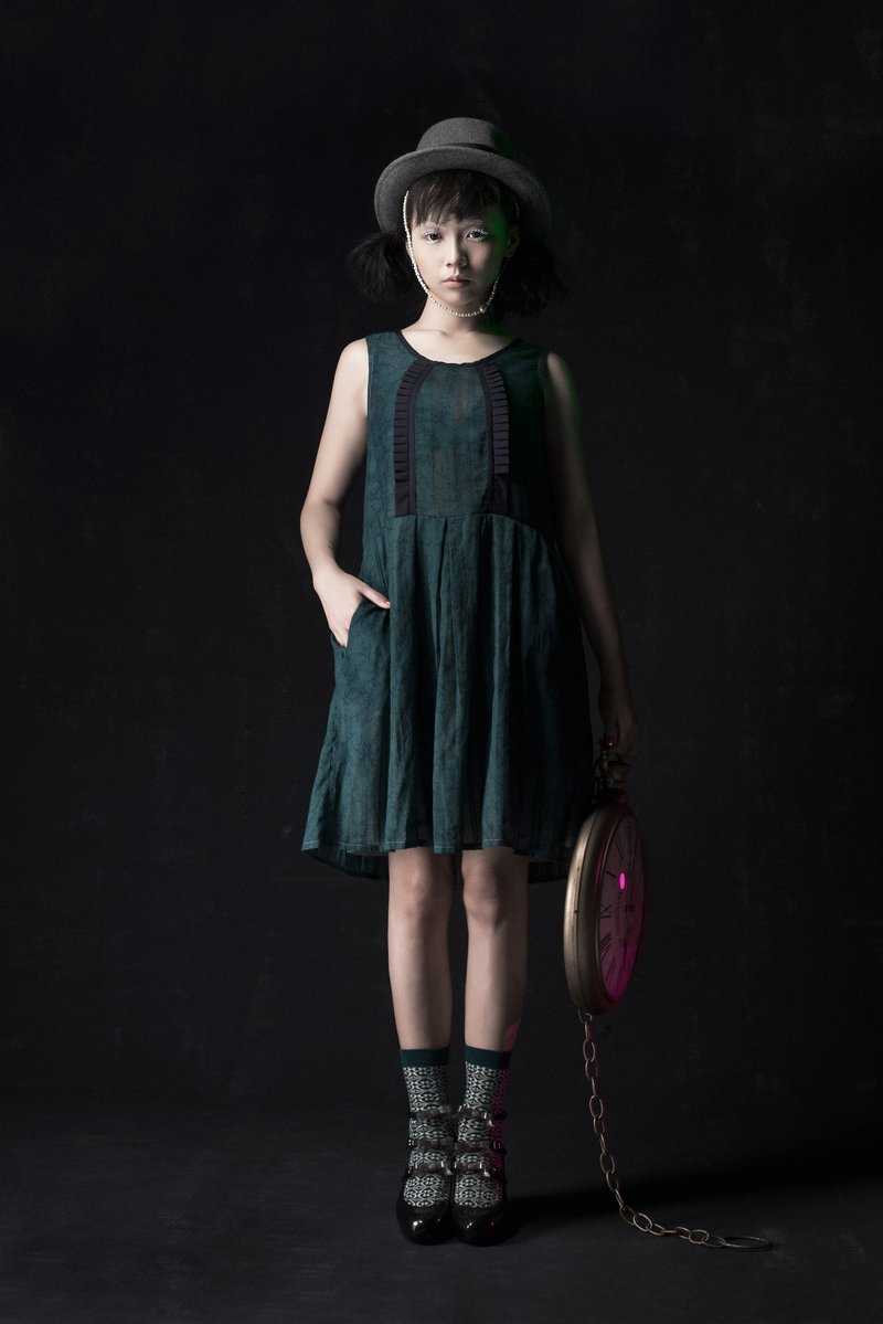 疯狂茶会‘墨绿圆弧褶子洋装’ - 洋装/连衣裙 - 棉．麻 绿色