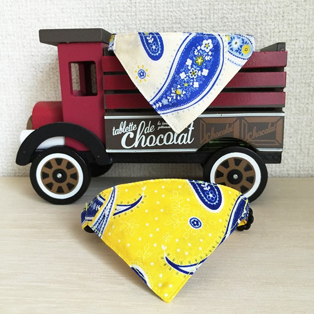 Bandana-style collar for paisley-patterned cats with square hooks, from kittens to adult cats - 项圈/牵绳 - 棉 黄色