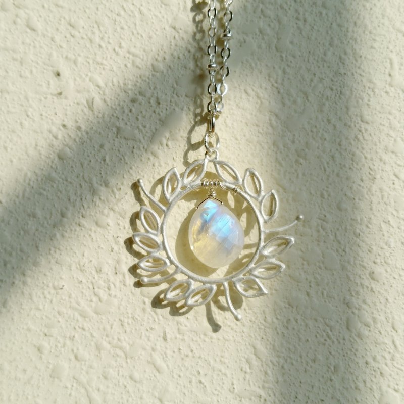 很罕有的大尺寸的高质素强蓝光月亮石项链 T款 (Moon stone number 25) - 项链 - 宝石 蓝色