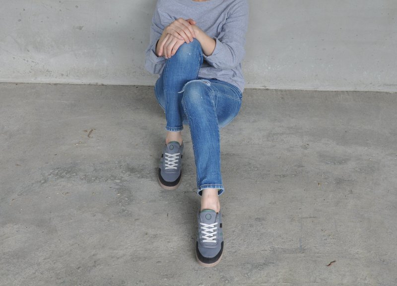 FYE法国环保鞋  中灰/草绿色 台湾宝特瓶环保休闲鞋(再回收概念,耐穿,不会分解) 女生款---青春·活力。 - 女款休闲鞋 - 其他材质 灰色