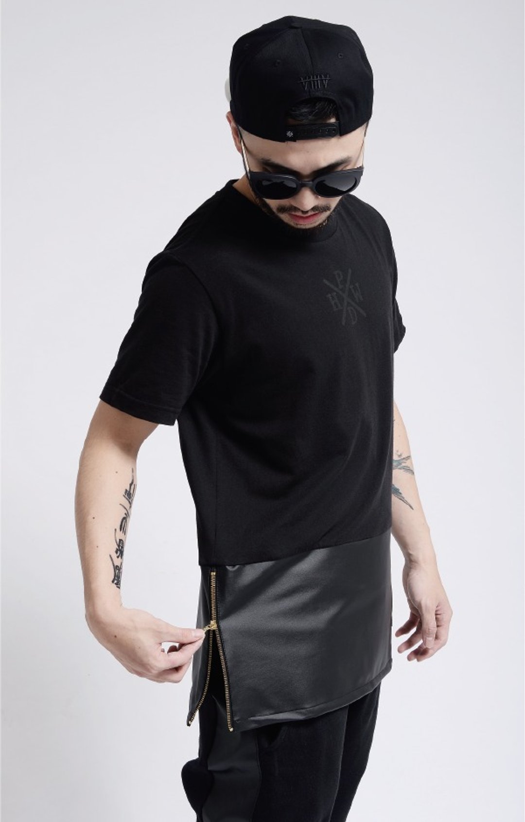 HWPD│双侧边拉链皮革T-Shirt 黑色 (可参考Kanye West/Yeezy/Justin Bieber) - 男装上衣/T 恤 - 棉 黑色