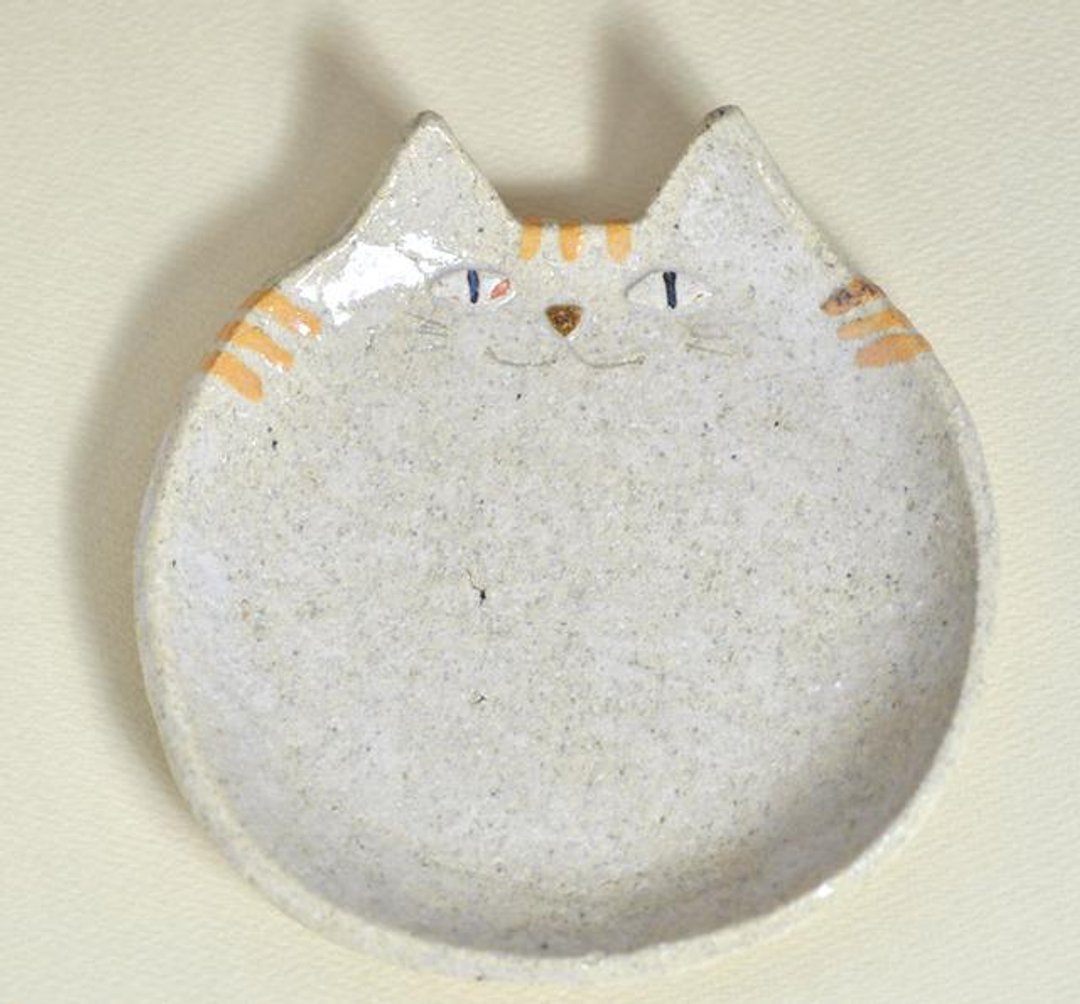 虎斑猫陶盘　　一般尺寸 - 浅碟/小碟子 - 其他材质 金色