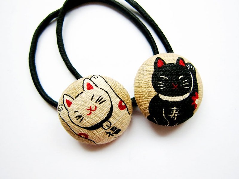 儿童发饰 手作布包钮扣发束发圈 招财猫 松紧带发圈 一组两入 - 发饰 - 其他材质 卡其色