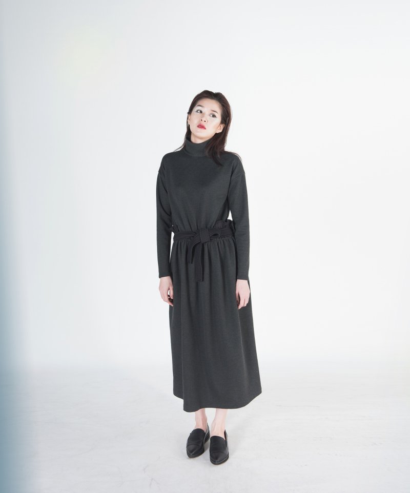 Numa 高领啾啾腰封长洋装 - 洋装/连衣裙 - 棉．麻 灰色