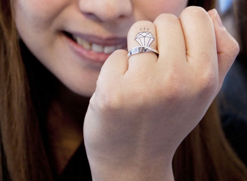 Surprise Tattoos / 闪闪钻石 星星 刺青 纹身贴纸 - 纹身贴 - 纸 白色