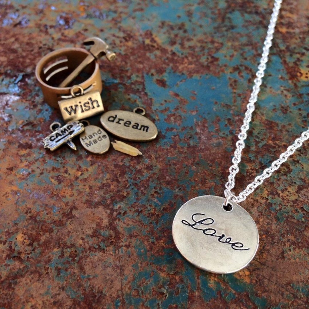 【Story Necklace 故事项链】 圆牌LOVE - 项链 - 其他金属 