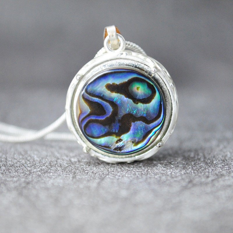 ESCA • 海岛之贝 天然鲍鱼贝镀厚银项链（镂空款） - 项链 - 其他金属 