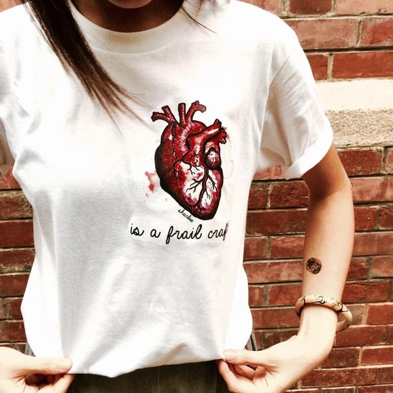 Sharkie 心脏 T-恤 - 女装 T 恤 - 棉．麻 多色