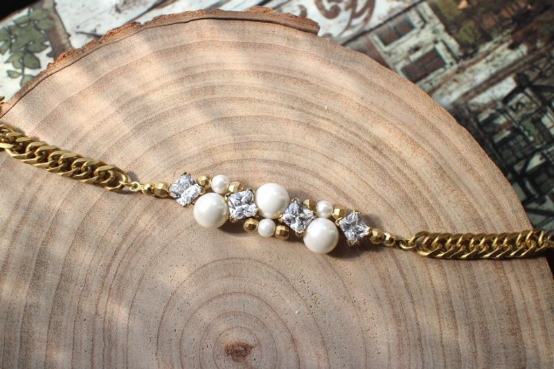 Fuchia~女王精神~黄铜/母贝/锆石 手链 - 手链/手环 - 其他金属 