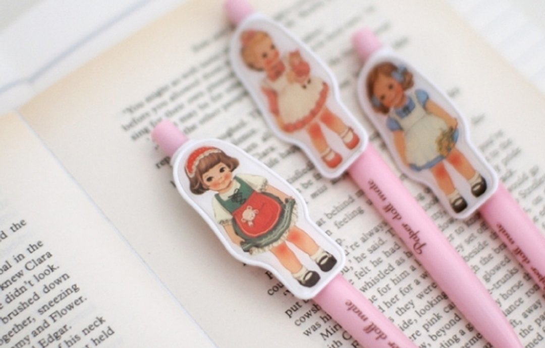 韩国【Afrocat】paperdoll mate ball pen〈Sally〉复古娃娃 可爱 笔 原子笔_original - 圆珠笔/中性笔 - 塑料 粉红色