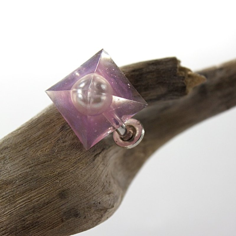 Pyramid earrings single (Pearl minimum polarized light purple) - 耳环/耳夹 - 其他材质 紫色