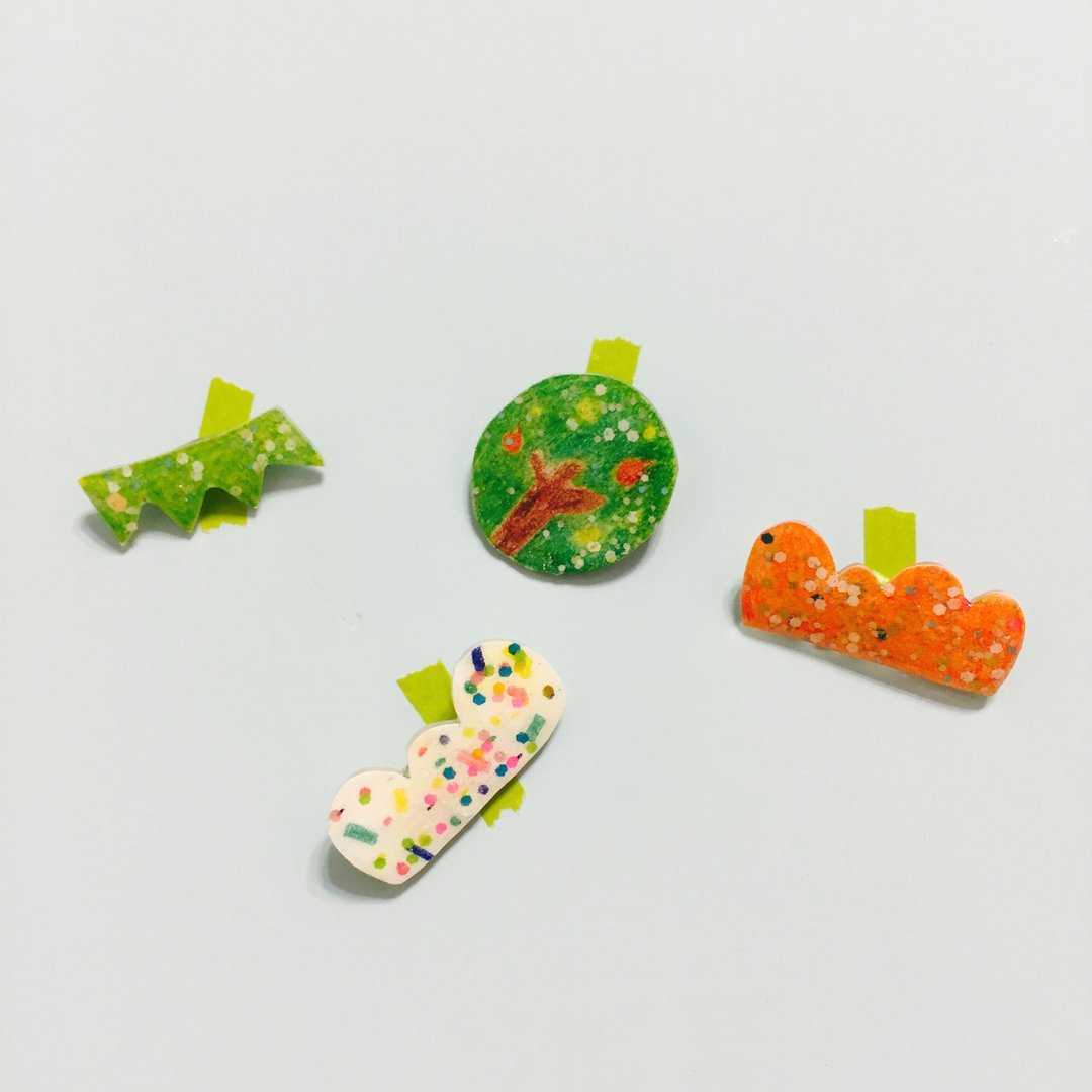 :: 尾鱼蛋饼:: 小山小树别针 - 徽章/别针 - 塑料 多色