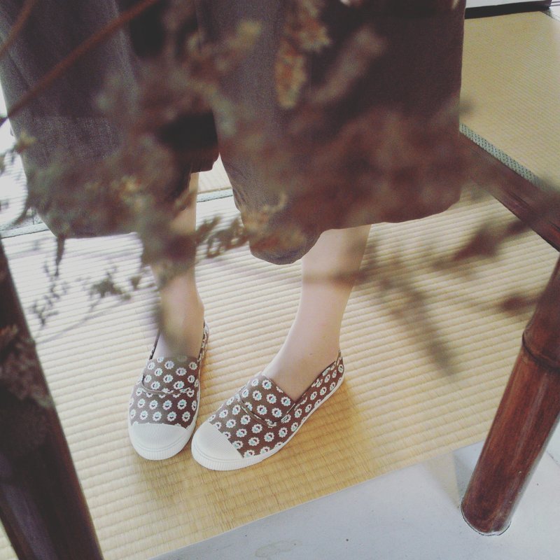 周年庆88折现折141元 | 菓菓日 | 北欧咖啡欧蕾花布.帆布鞋.温暖 - 女款休闲鞋 - 其他材质 咖啡色