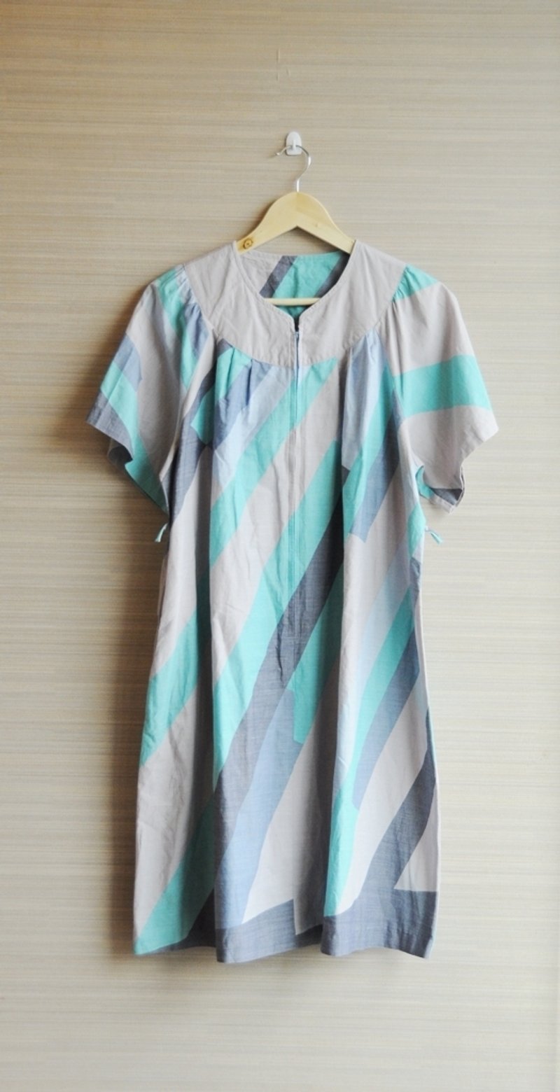 {地花ilakoa}【古着】日本制 紫绿蓝调斜线条纹洋装 - 洋装/连衣裙 - 其他材质 蓝色