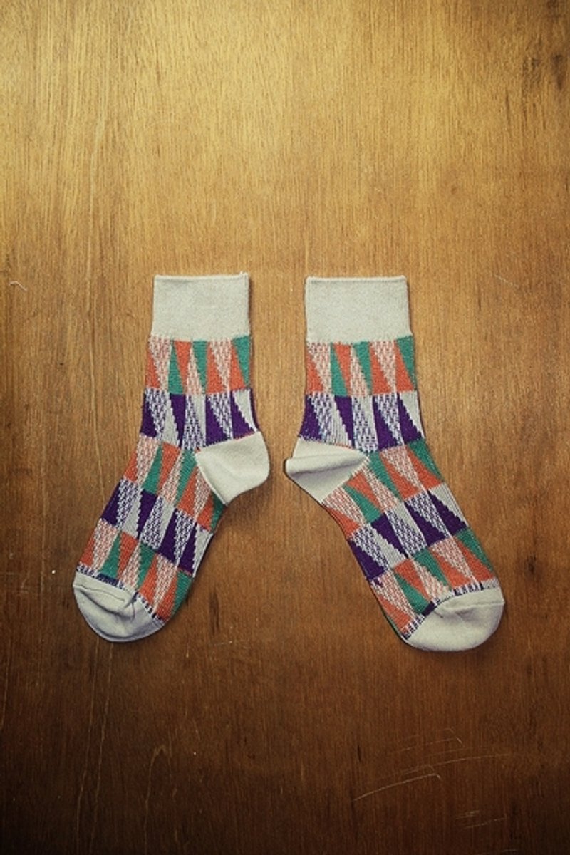 卡其三角旗帜针织袜!!夏漪眺=knock your socks off !! - 袜子 - 其他材质 卡其色