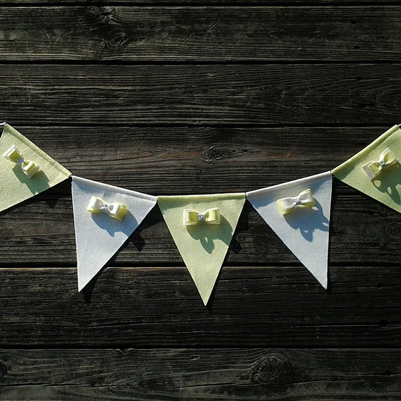 Muse 蝴蝶结配色圣诞节派对展示浅黄白色布旗挂旗10片含收纳袋 - 墙贴/壁贴 - 其他材质 黄色