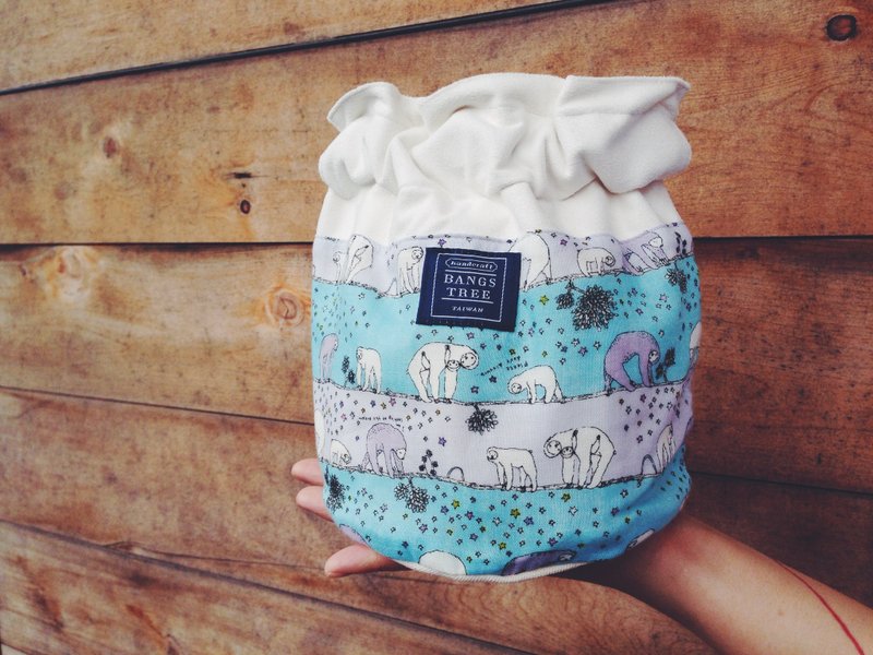 ::浏海树:: 侧背水桶包＿水蓝底小树懒们(东京限量款/现货供应中) - 侧背包/斜挎包 - 其他材质 蓝色