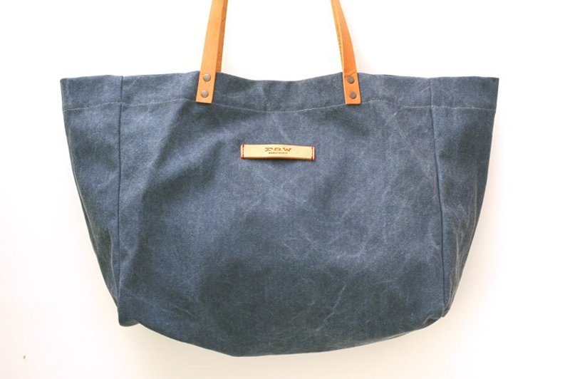 manta大包 [深蓝水洗帆布]: 牛皮背带 - 侧背包/斜挎包 - 其他材质 蓝色