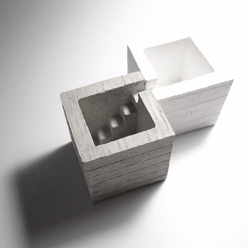 木京 杉／一个人的地下室。灰 - 摆饰 - 其他材质 灰色