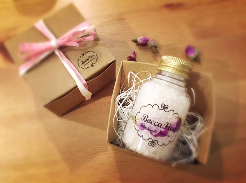 迷你花草泡泡澡天然浴盐小礼盒(单入含礼盒包装) - 香薰/精油/线香 - 纸 粉红色