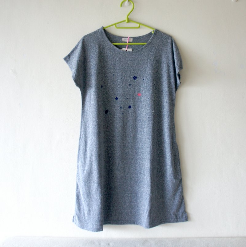 雪花蓝色长长口袋洋装 ✱ 圆海、山丘、小狗 / 不孤独 / 小溪、大河、细沙、一片海 / 彩色的雨 - 洋装/连衣裙 - 棉．麻 灰色