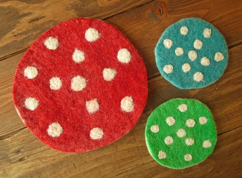 【乐拍子】尼泊尔 手工制作 羊毛毡 点点系列 杯垫 隔热垫 锅垫 茶壶垫 组合（隔热垫x1+杯垫x2，任选颜色） - 杯垫 - 羊毛 多色