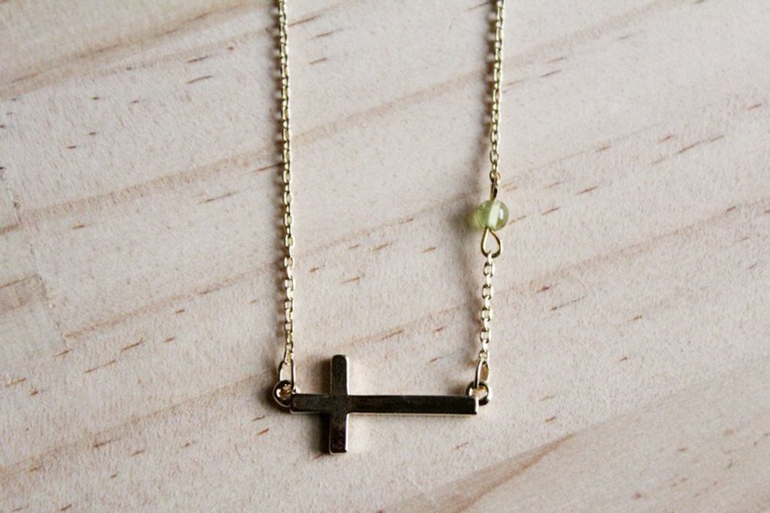 橄榄石Peridot（幸运之石）十字架小项炼。Cross necklace - 项链 - 宝石 绿色