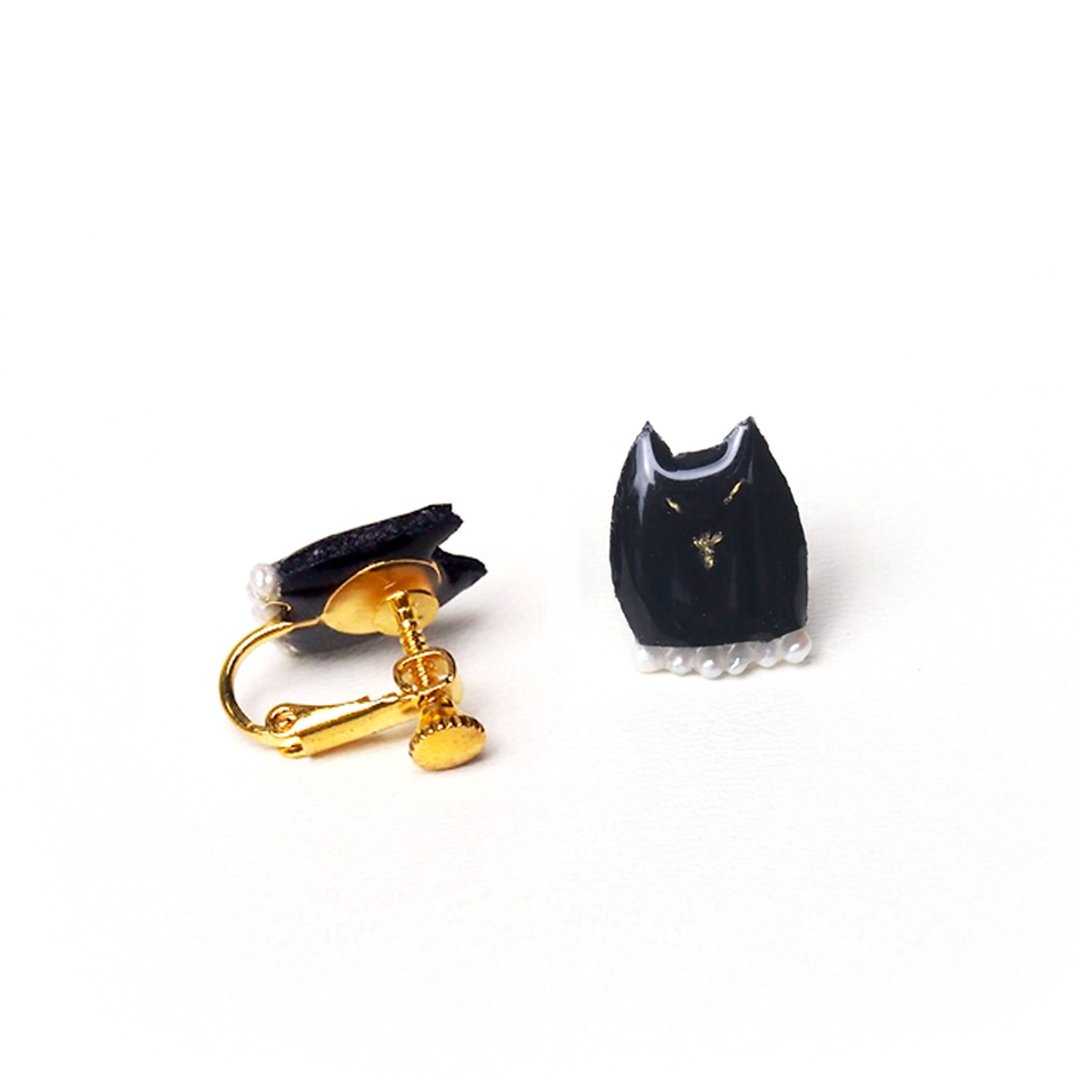 Black cat earrings [Make-to-order production] - 耳环/耳夹 - 人造皮革 黑色