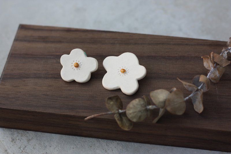 圣诞森林系列-花儿别针 - 胸针 - 瓷 白色