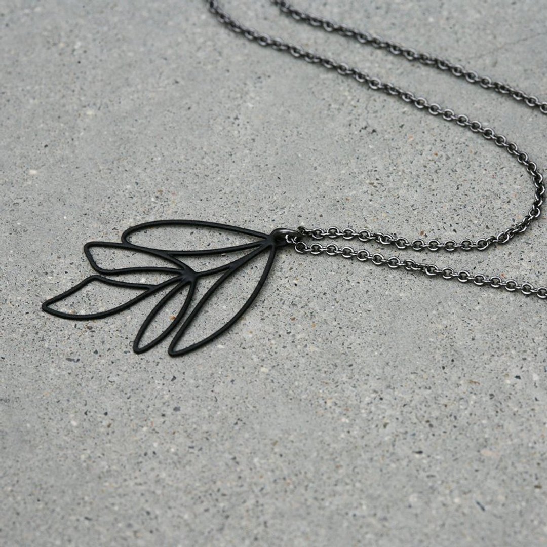 黑叶子项炼 Black Leaf Pendant  - 项链 - 其他金属 