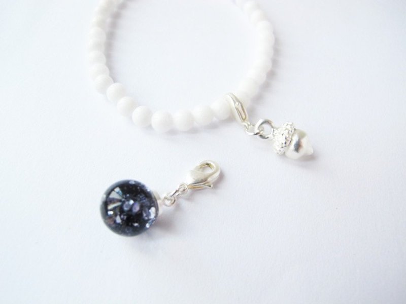 ＊Rosy Garden＊炭灰色亮片流动玻璃雪花球配白色马山玉手链 - 手链/手环 - 其他材质 灰色