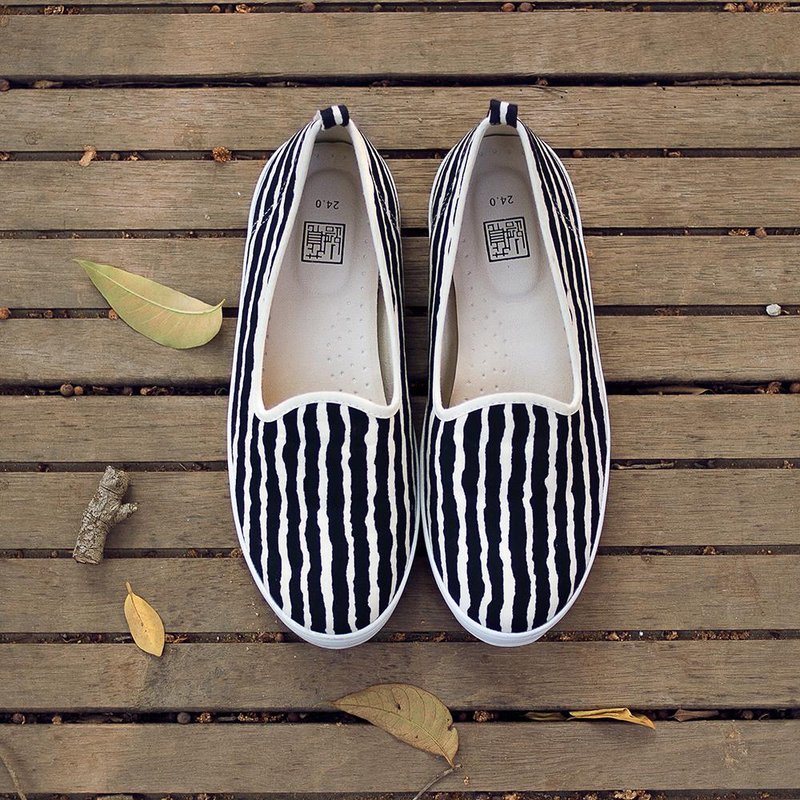 【乐芙日】简约条纹花布/经典乐芙鞋/条纹控必备/斑马花 - 女款休闲鞋 - 棉．麻 白色